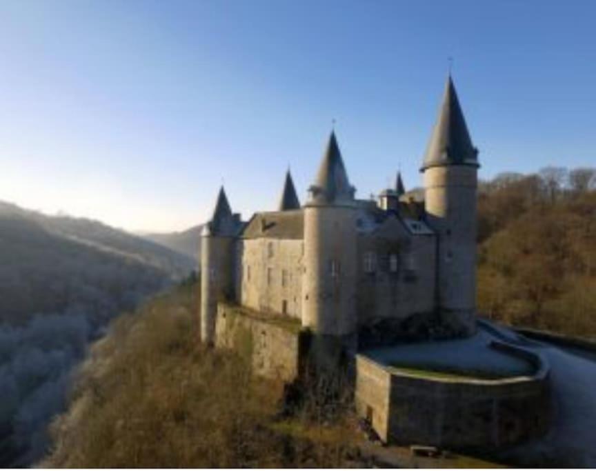 Laissez-Vous Enchanter Par La Vallee De La Meuse Hastiere-par-dela Exterior photo